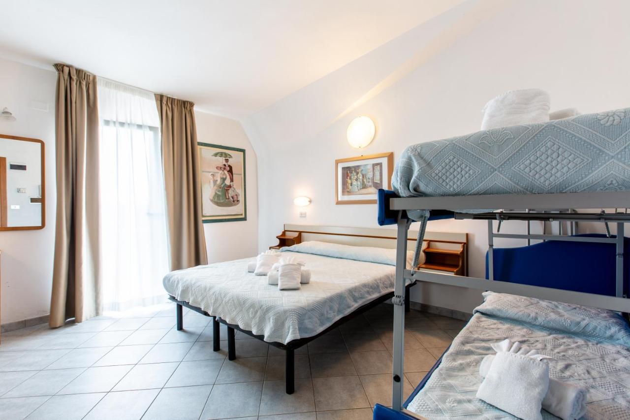 Hotel Jole San Mauro Mare Екстериор снимка