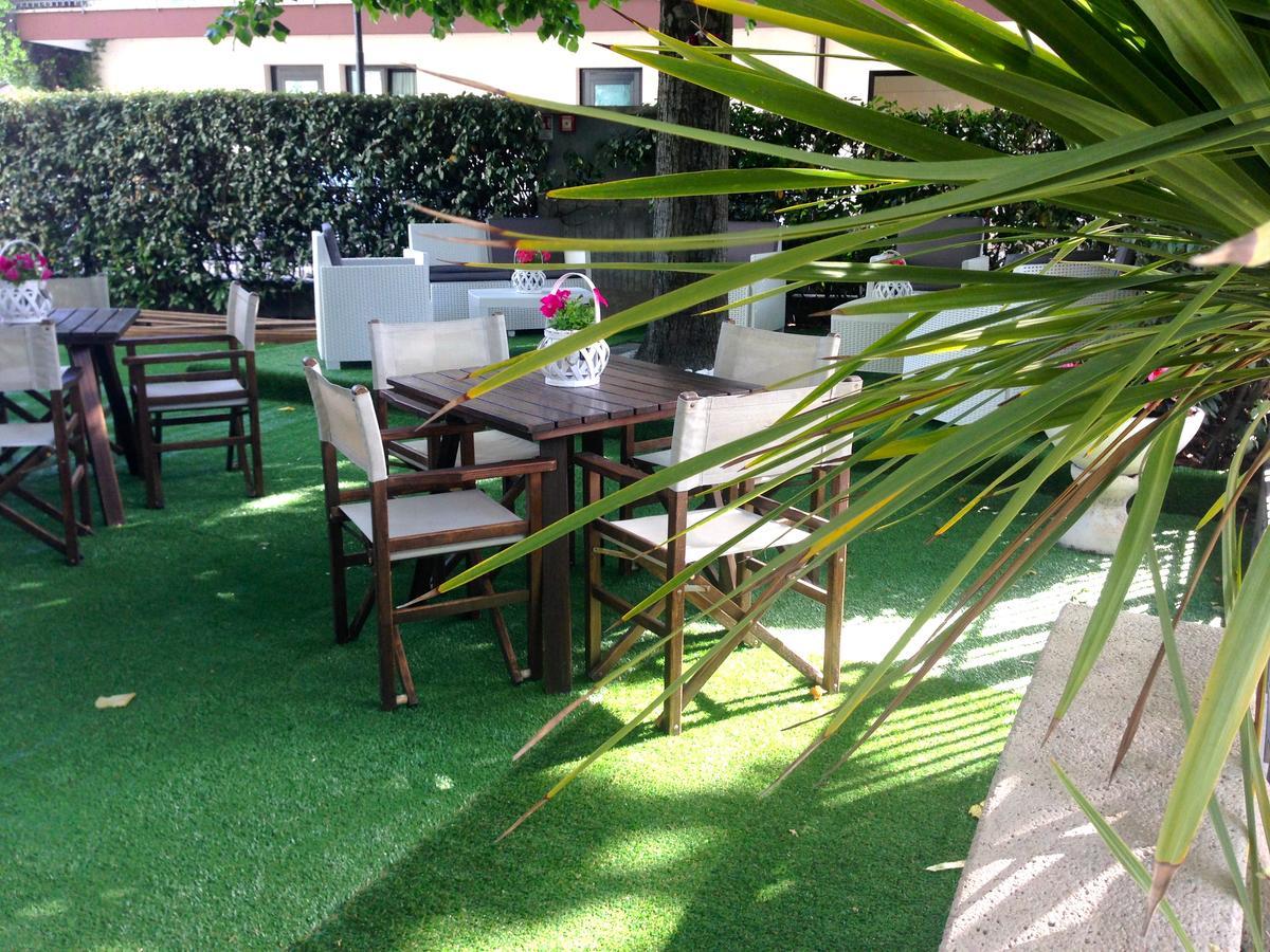 Hotel Jole San Mauro Mare Екстериор снимка